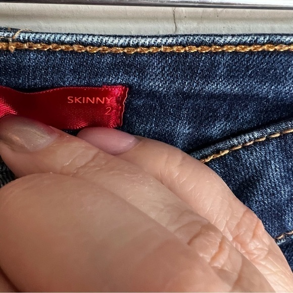 Jennifer Lopez Skinny Denim Jeans - Picture 6 of 10